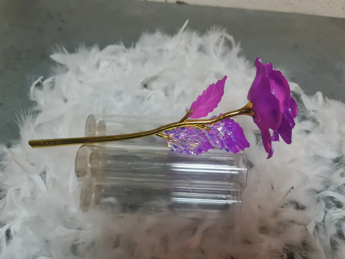 Rose holographique violette